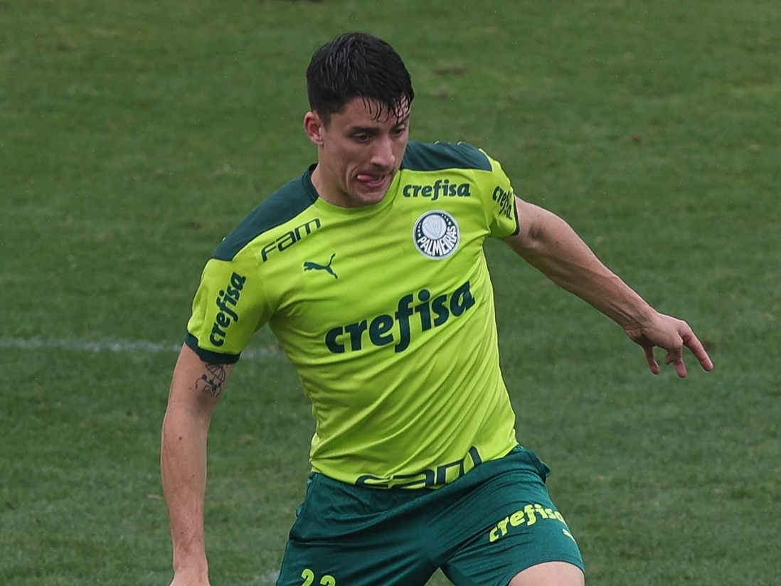 Piquerez leva a melhor em disputa com Jorge por vaga que era de Viña no Palmeiras