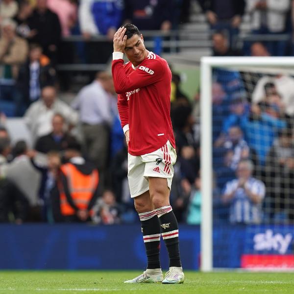 Cristiano Ronaldo lamenta durante partida entre Brighton e Manchester United