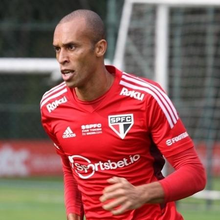 Miranda, zagueiro do São Paulo, em treino no CT da Barra Funda - Divulgação/SPFC