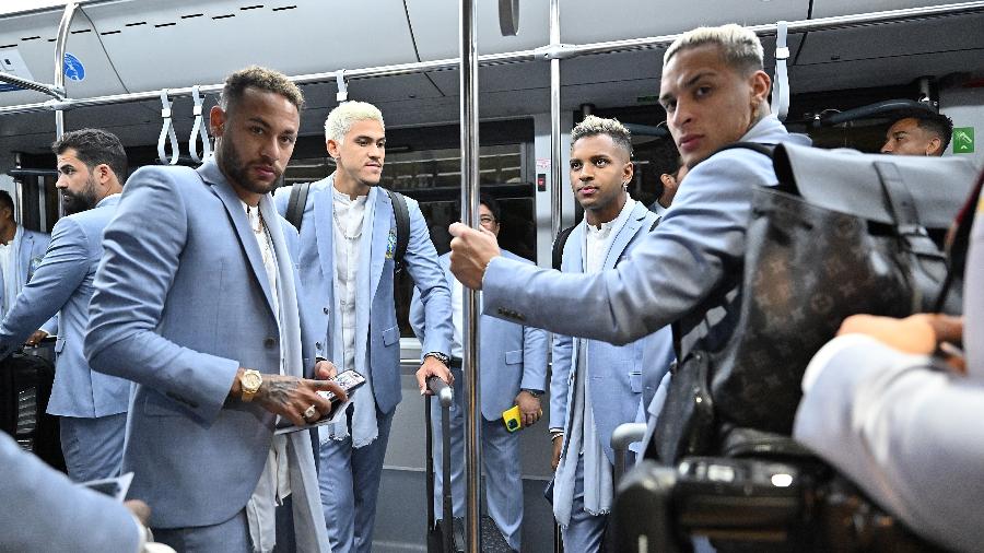 Neymar, Pedro, Rodrygo e Antony em chegada da seleção brasileira ao Qatar para a disputa da Copa do Mundo -  Tullio Puglia - FIFA/FIFA via Getty Images