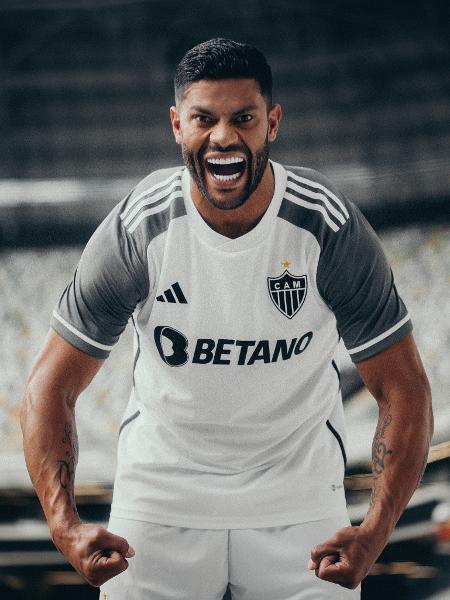 Hulk com a nova camisa 2 do Atlético-MG - adidas