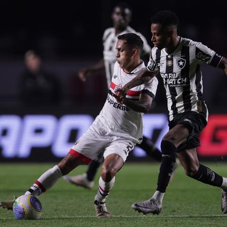 São Paulo and Botafogo Reach Agreement Over Tchê Tchê and Perri Debt