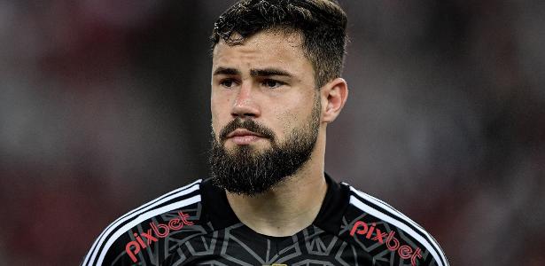 Cruzeiro contrata Matheus Cunha e Flamengo procura novo goleiro no mercado