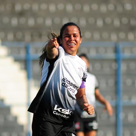 <br />
Vic Albuquerque comemora gol do Corinthians diante do Avaí Kindermann no Brasileirão feminino