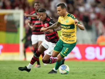 Flamengo é salvo pela base, vence Cuiabá e segue com sonho do título