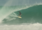 Aos 50 anos, Jack Johnson surpreende ao pegar altas ondas em Bali; assista - Reprodução/@indomoment_tv