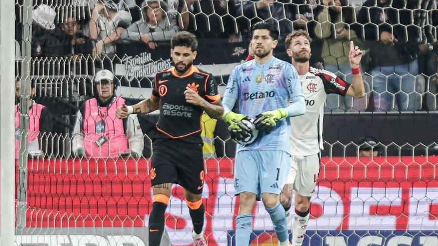 Yuri Alberto após perder pênalti batido de 'cavadinha' contra Rossi, em Corinthians x Flamengo Yuri Alberto após perder pênalti batido de 'cavadinha' contra Rossi, em Corinthians x Flamengo