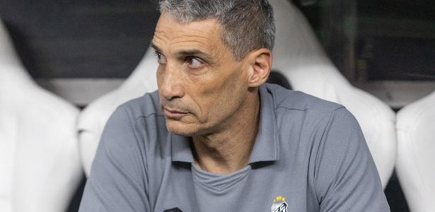 Santos finaliza mais com Vojvoda, mas nem metade vai em direção ao gol; veja números