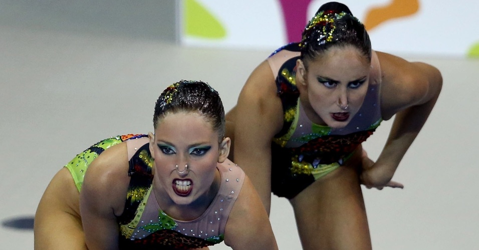 Luisa Borges e Maria Eduarda Miccuci representaram o Brasil no nado sincronizado e chamaram atenção pela beleza