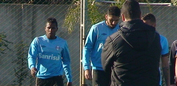 Miller Bolaños (esquerda) durante treinamento do Grêmio - Marinho Saldanha/UOL