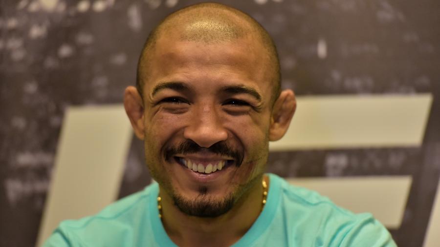 José Aldo sorri durante entrevista coletiva no Media Day do UFC - Thiago Ribeiro/AGIF