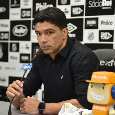 Renato, ex-meio-campista do Santos Renato, ex-meio-campista do Santos