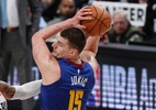 Jokic joga por quase 65min em duelo de 4 prorrogações e impressiona NBA