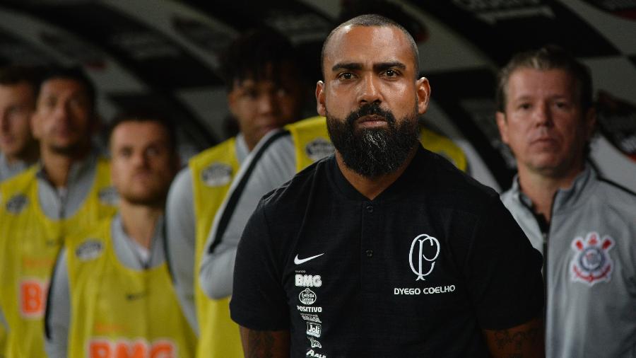 Coelho na estreia do comando do Corinthians no jogo contra o Fortaleza na última quarta-feira, na Arena - Bruno Ulivieri/AGIF