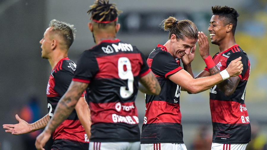 Bruno Henrique comemora com companheiros gol na partida Bangu x Flamengo - Thiago Ribeiro/AGIF