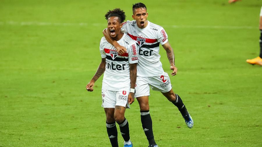 Tchê Tchê, do São Paulo, comemora o gol em vitória sobre o Grêmio, na Arena do Grêmio, pelo Brasileirão 2020 - Pedro H. Tesch/AGIF