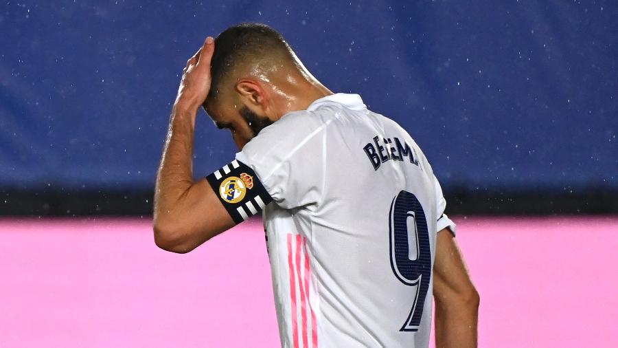 Benzema lamenta chance perdida no 1º tempo - GABRIEL BOUYS / AFP