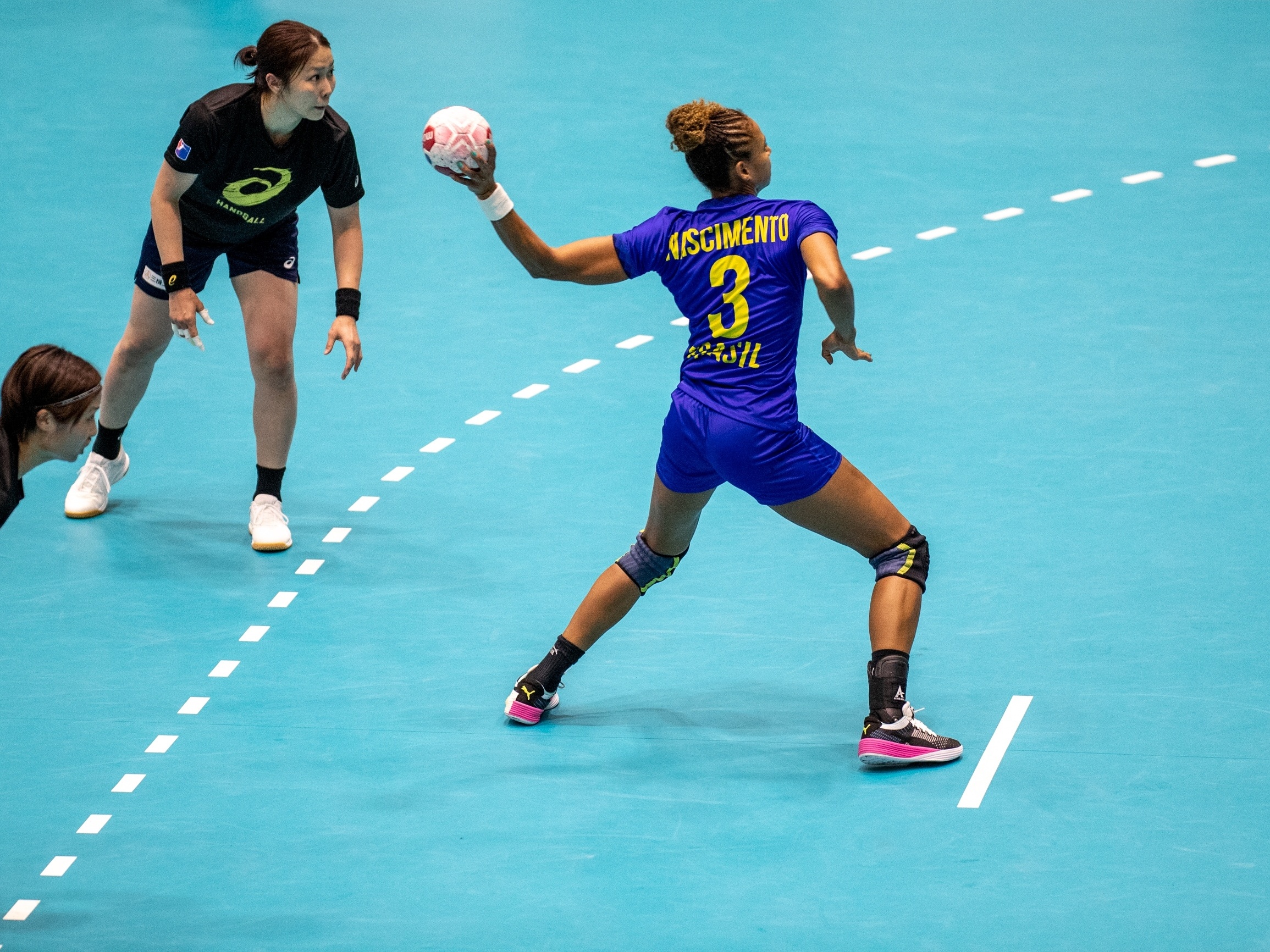 Brasil joga bem e empata com as russas no handebol feminino