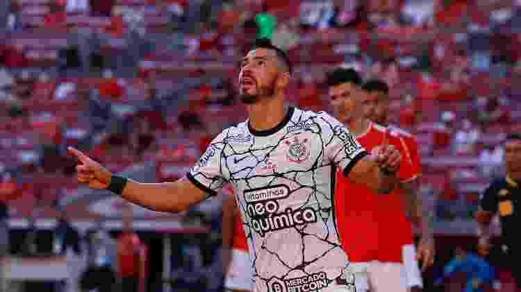 Giuliano celebra gol de empate do Corinthians diante do Internacional, no Beira-Rio - Maxi Franzoi/AGIF - Maxi Franzoi/AGIF