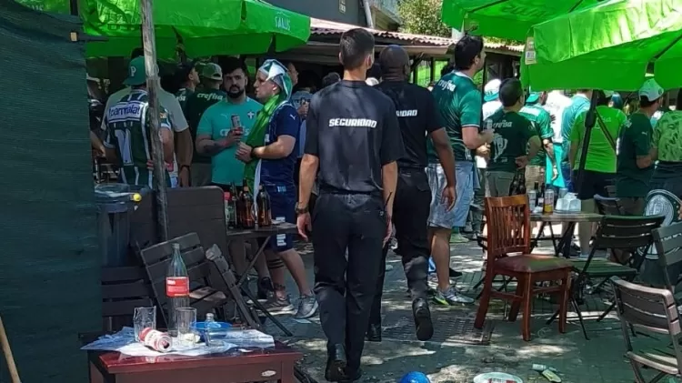 Confusão entre torcedores do Palmeiras e do Flamengo nos bares próximos ao Centenário - Divulgação - Divulgação