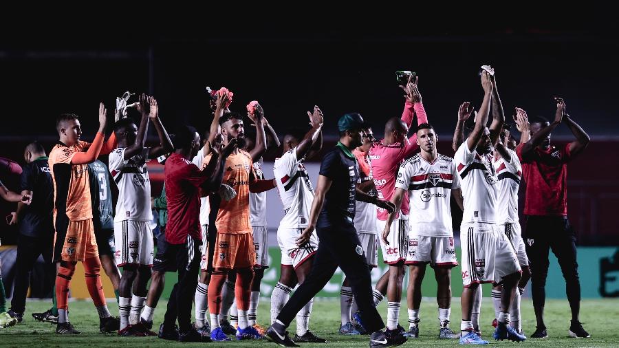 Jogadores do São Paulo celebram vitória sobre o Manaus pela Copa do Brasil - Ettore Chiereguini/AGIF