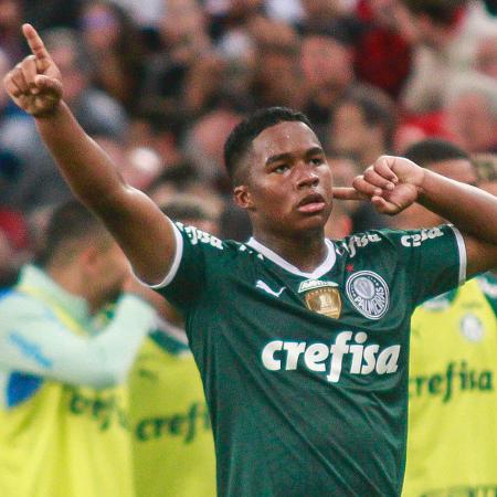 Endrick celebra gol marcado para o Palmeiras contra o Athletico - Gabriel Machado/AGIF