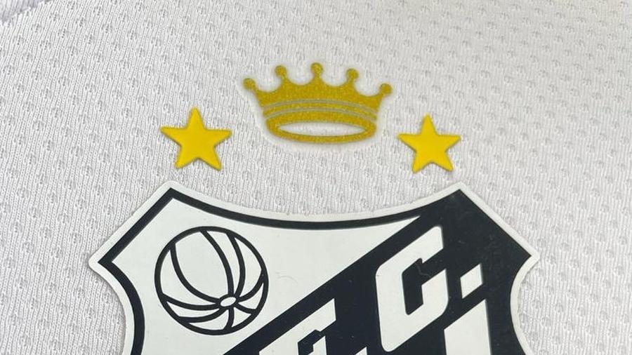 O novo escudo com a coroa já irá aparecer no uniforme do Santos na Copinha - Reprodução/Instagram