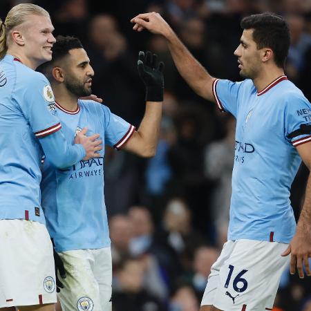 Jogadores do City celebram gol sobre o Aston Villa no Inglês - Richard Sellers/Getty Images