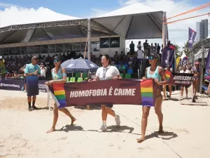 Árbitros são advertidos pelo STJD por omissão em caso de homofobia