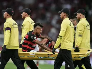 Flamengo: Bruno Henrique faz exames e descarta fratura no tornozelo