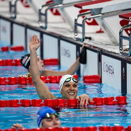 A para-nadadora Carol Santiago, após a vitória nos 50m livre da categoria S13, nas Paralimpíadas 2024.