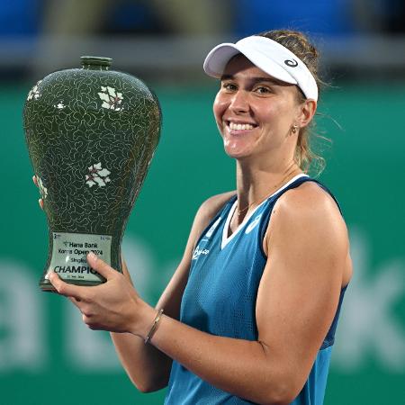 Bia Haddad comemora seu título no ATP de Seul após vencer a russa Daria Kasatkina na final - Jung Yeon-je / AFP