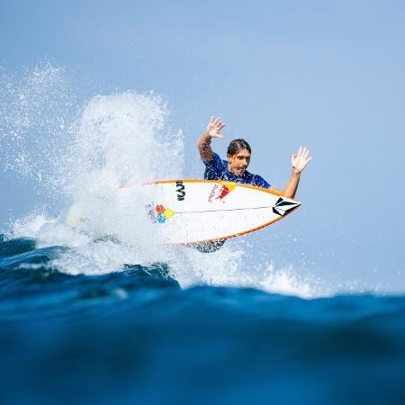 Chumbinho chega a Bells Beach pressionado pelo corte - Aaron Hughes/World Surf League