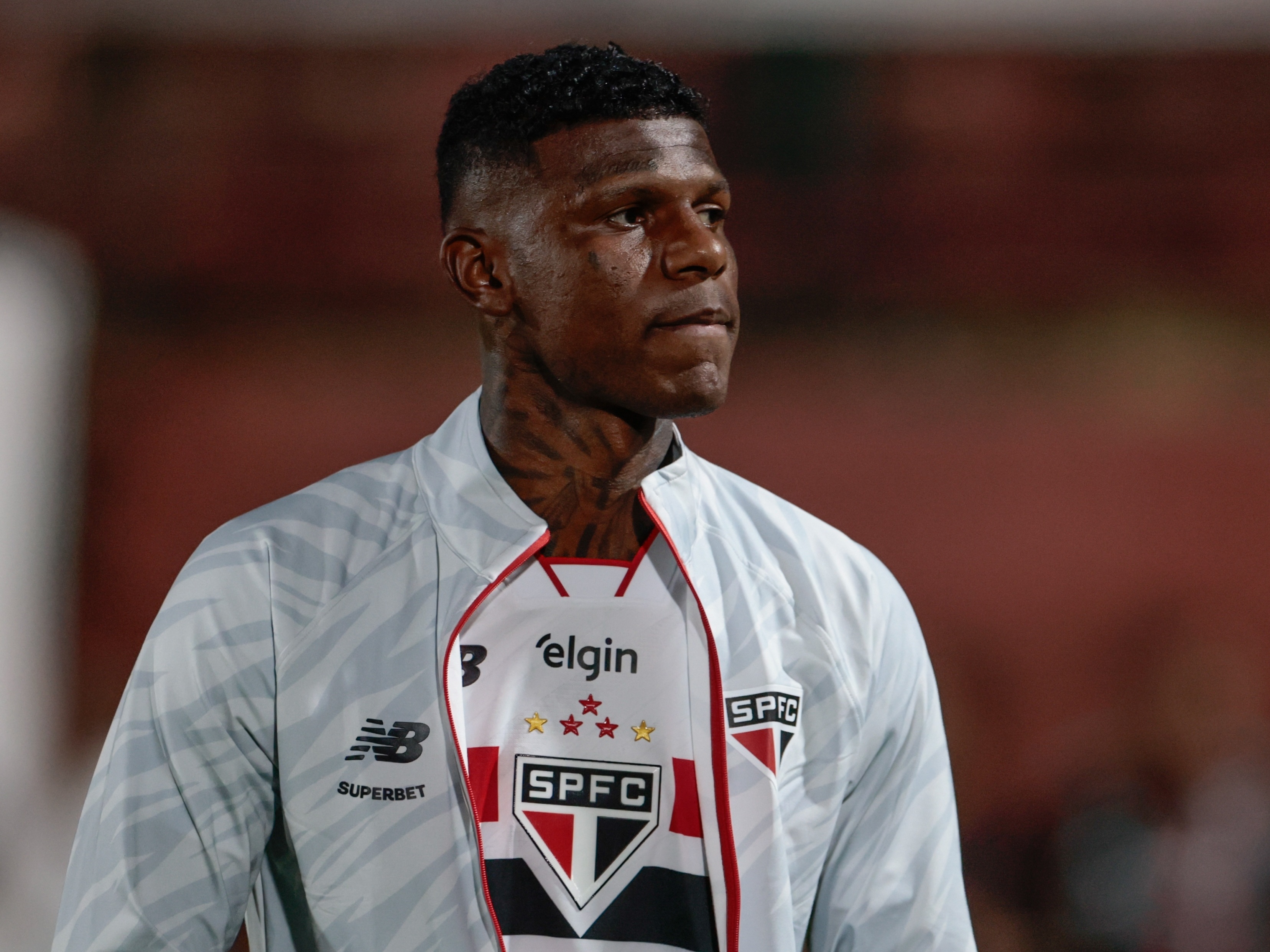 SANTOS OFERECE TROCA DE JOGADORES COM O SÃO PAULO PARA TER ARBOLEDA