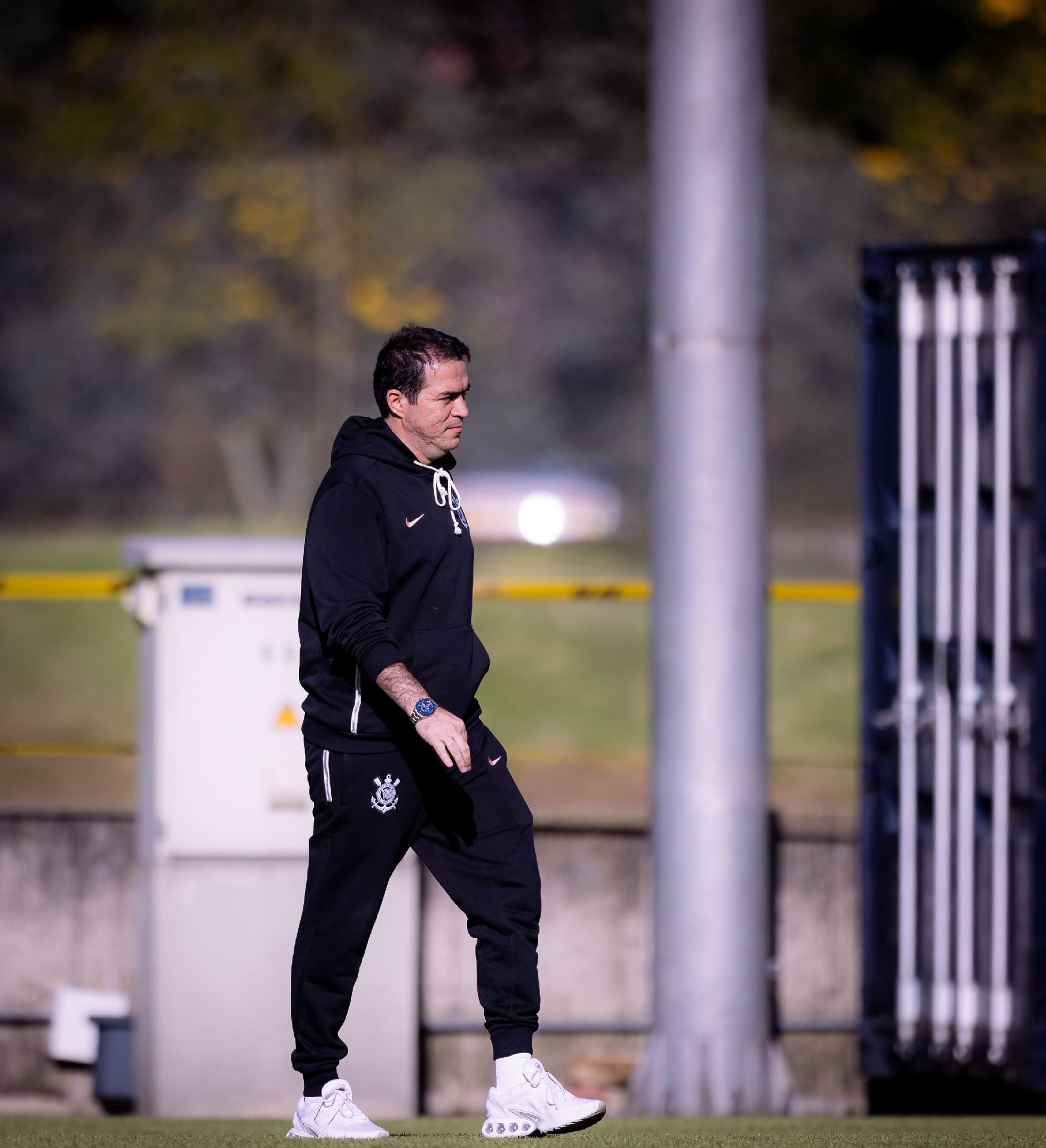 Marcelo Paz, executivo de futebol do Corinthians, durante treinamento  - undefined