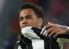 Dani Alves nega mal-estar com Juventus: se sair, será pela porta da frente - VALERY HACHE/AFP
