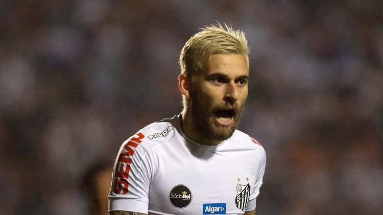 Lucas Lima com camisa do Santos - Daniel Vorley/AGIF - Daniel Vorley/AGIF