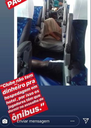 Jogadores de clube da Série A2 do Paulistão dormem no ônibus - Reprodução / Instagram - Reprodução / Instagram