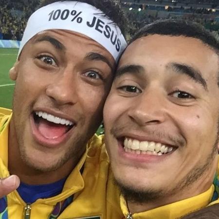 William, lateral do Wolfsburg, ao lado de Neymar durante a Rio 2016 - Ricardo Duarte/Site William 2