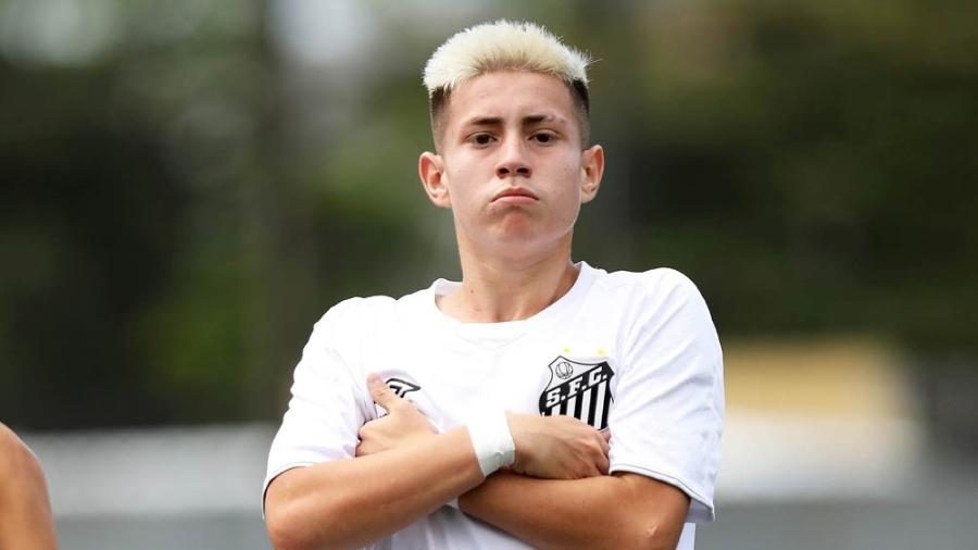 Alison em ação pelo sub-15 do Santos - Pedro Ernesto Guerra Azevedo/Santos FC