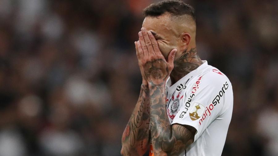 Luan lamenta chance perdida contra o Guaraní (PAR) pela Libertadores - REUTERS/Amanda Perobelli 