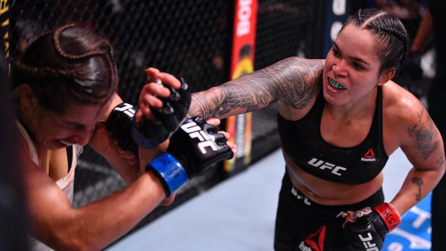 Amanda Nunes acerta Felicia Spencer durante luta no UFC 250 - Jeff Bottari/Zuffa LLC
