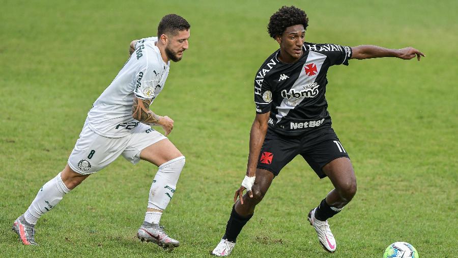 Talles Magno e Zé Rafael disputam lance em Vasco x Palmeiras, jogo do Brasileirão 2020 - Thiago Ribeiro/AGIF