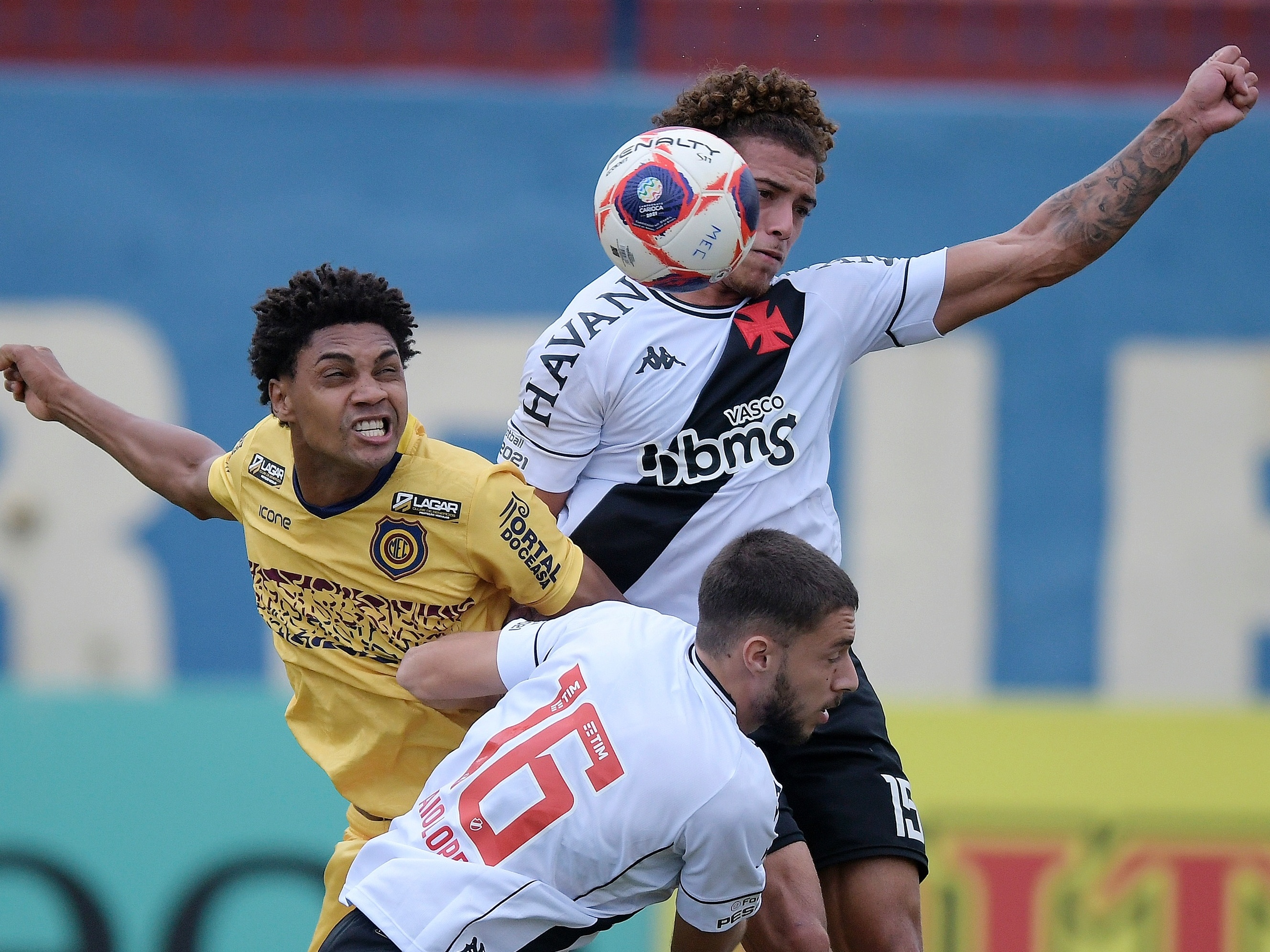 Vasco leva gols em todos os jogos e sofre com jogadas de bola parada -  12/05/2021 - UOL Esporte