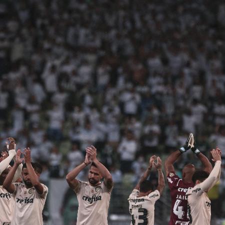 Jogadores do Palmeiras saúdam a torcida no retorno do público ao Allianz Parque - Ettore Chiereguini/AGIF