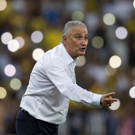 Tite durante Brasil x Chile pelas Eliminatórias - Lucas Figueiredo/CBF