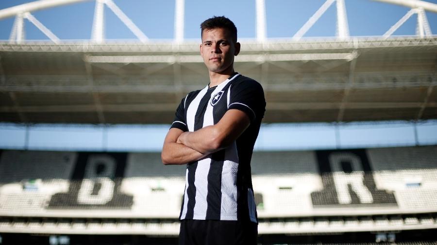 Botafogo anuncia contratação do meia Jacob Montes - Vitor Silva / Botafogo