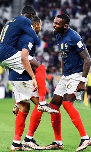 Marcus Thuram (dir.) comemora gol da França na Copa do Mundo