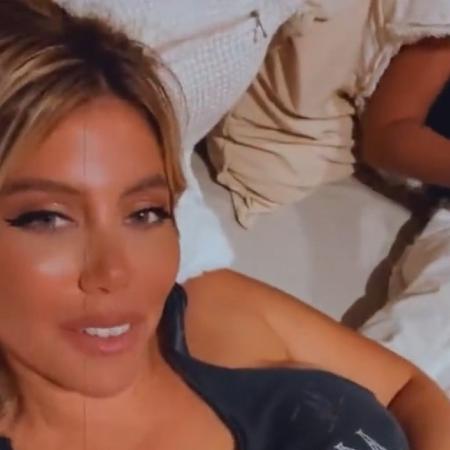 Wanda Nara 'paga peitinho' em live no Instagram