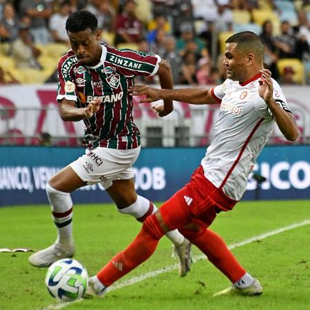 Keno, do Fluminense, em ação contra o Inter, pelo Brasileirão